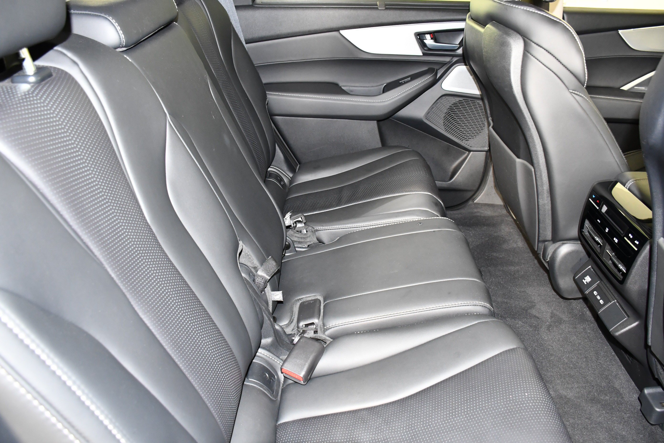Certified Used 2025 Platinum White Pearl Acura w/Technology Package image 100