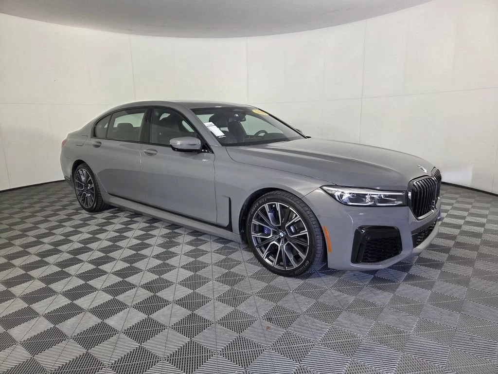 Used 2022 Bernina Grey Amber Effect Metallic BMW 740i image 2
