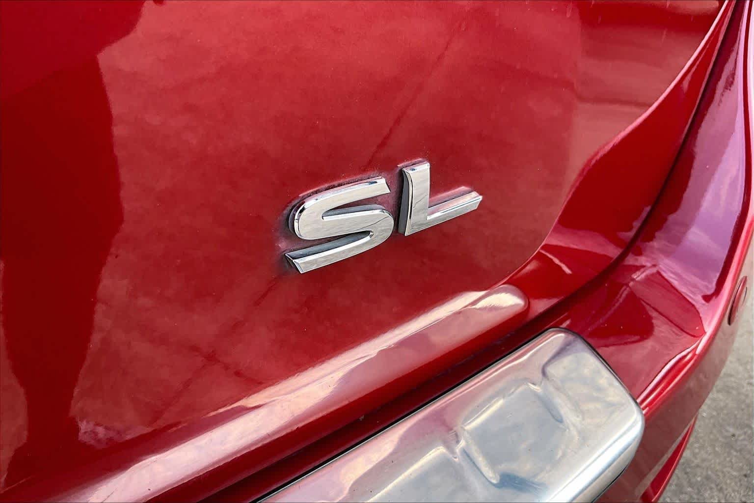 Used 2015 Cayenne Red Nissan SL image 9