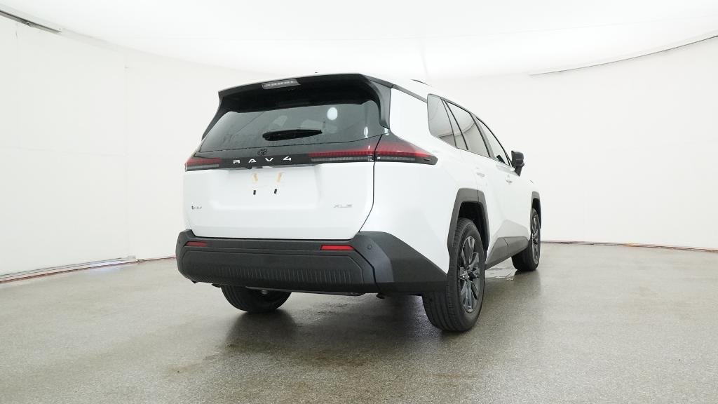 New 2026 Wind Chill Pearl Toyota XLE Premium image 2