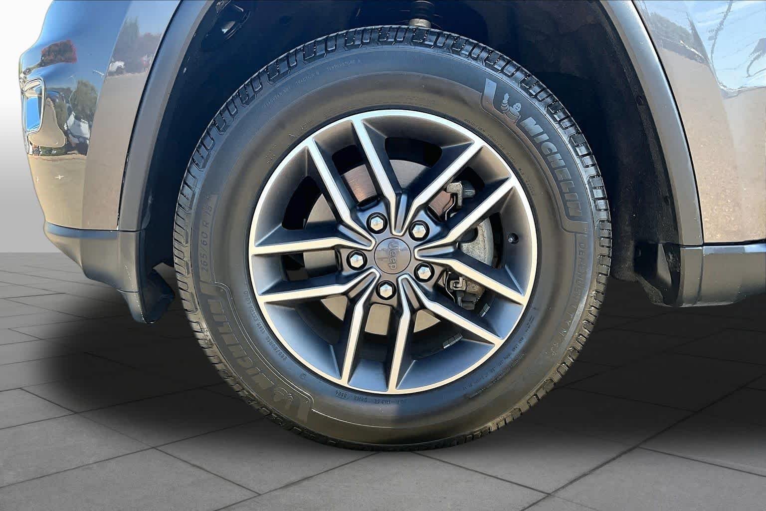 Used 2020 Granite Crystal Metallic Clearcoat Jeep Limited image 10