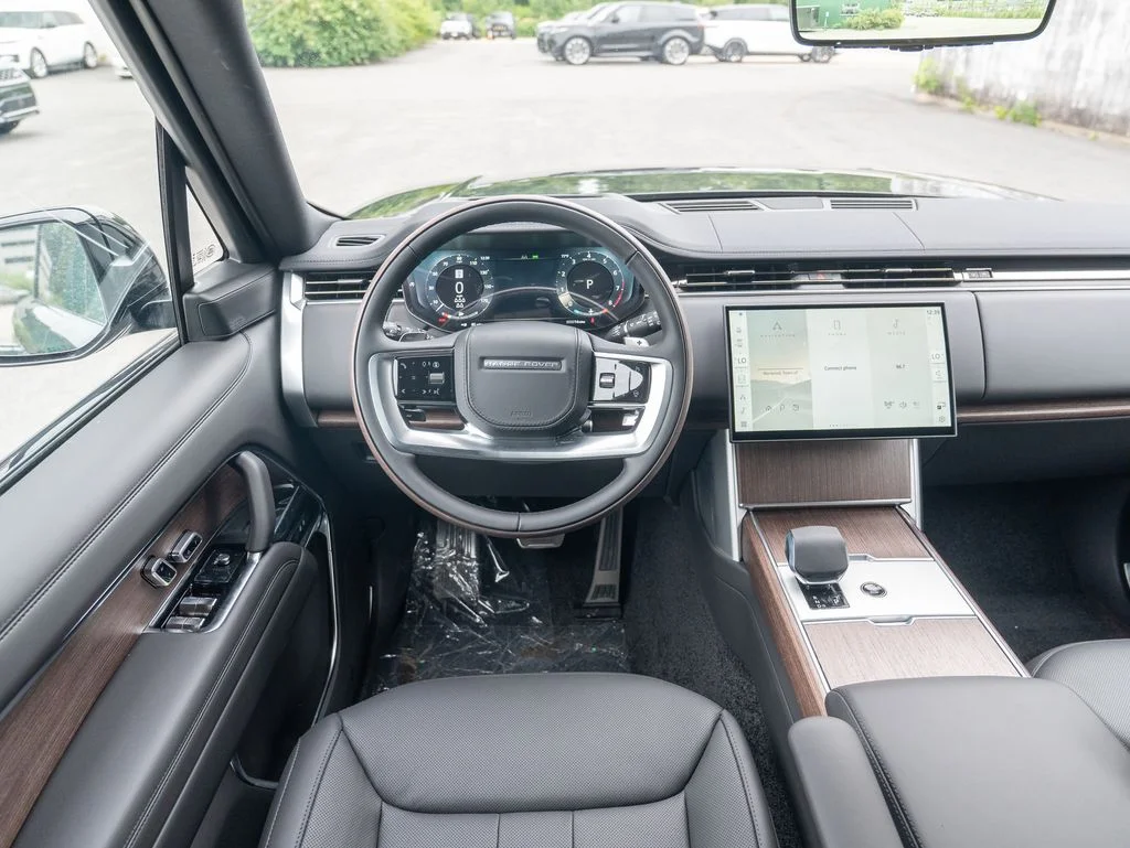 New 2026 Santorini Black Land Rover SE image 12