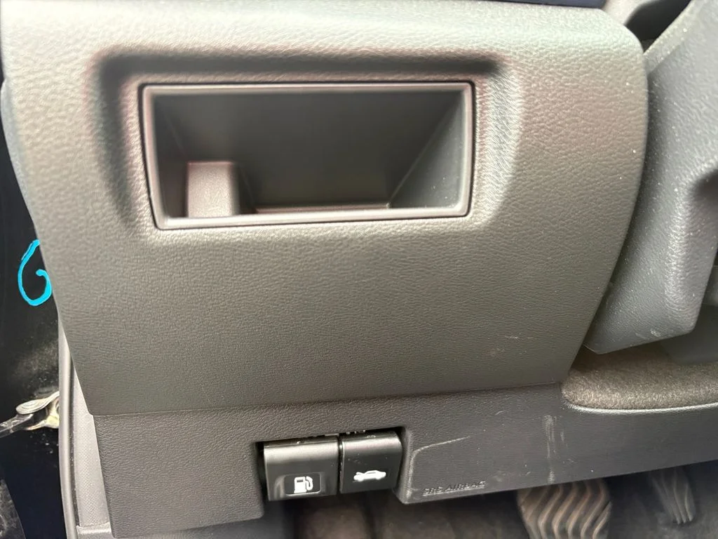 Used 2025 Black Nissan 1.6 SV image 12