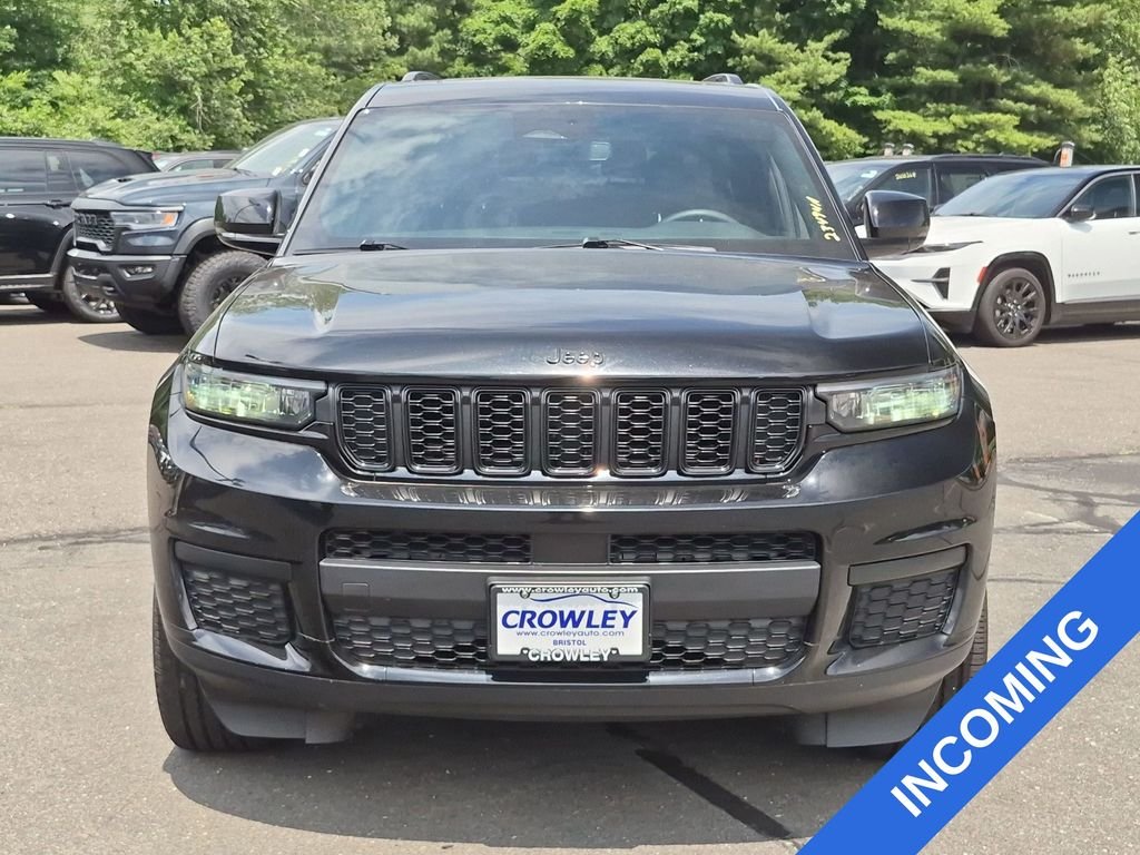Used 2023 Black Jeep Altitude image 7