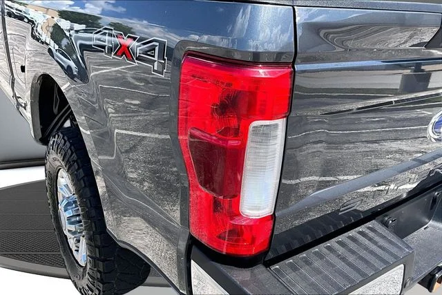 Used 2019 Magnetic Metallic Ford Lariat image 24