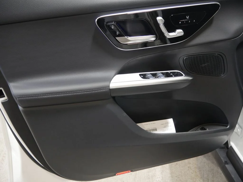 New 2026 Polar White Mercedes-Benz GLC 300 image 49