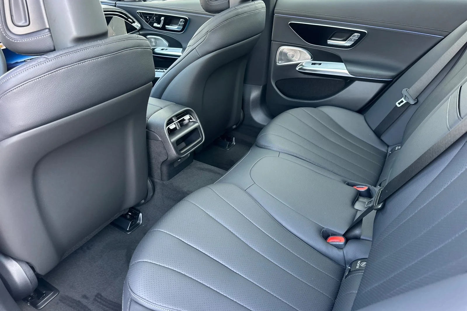 New 2027 Polar White Mercedes-Benz E 350 image 9