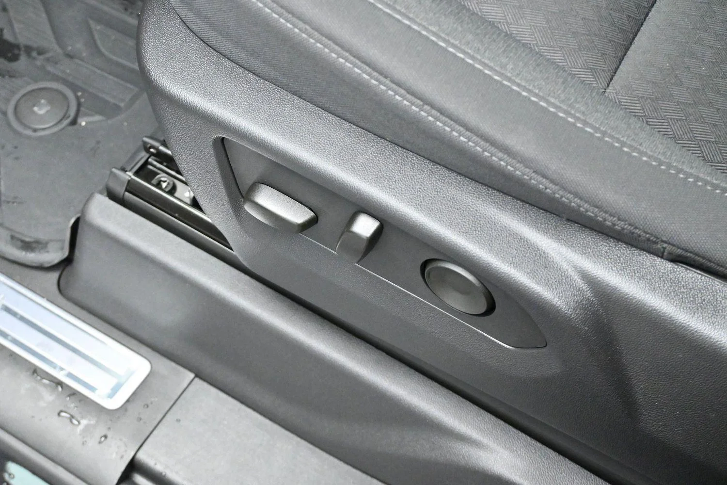 Used 2025 Onyx Black GMC Elevation image 14