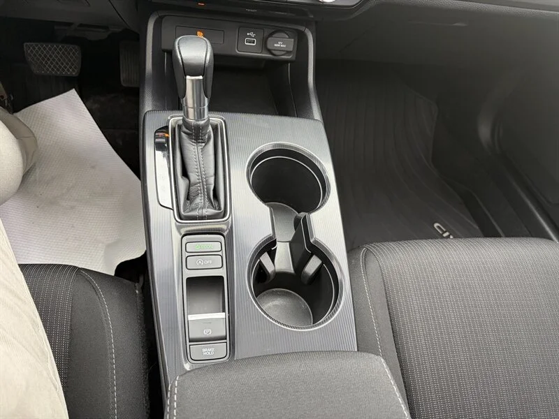 Used 2023 White Honda EX image 9