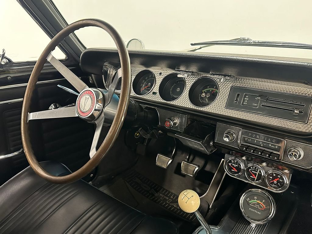 Used 1964 Green Pontiac  image 65