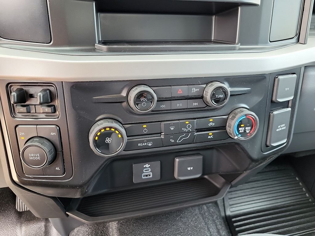 New 2026 Oxford White Ford F-350® XL image 22