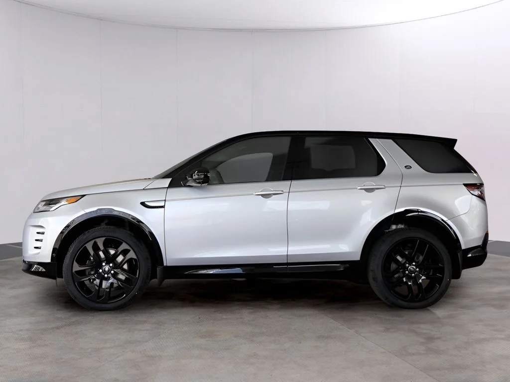 Certified Used 2025 Hakuba Silver Metallic Land Rover SE image 4
