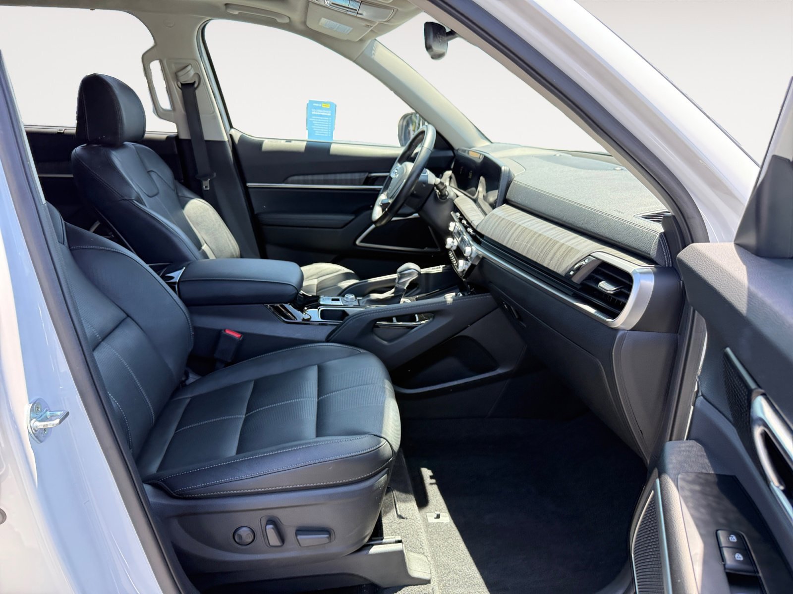Used 2023 White Pearl Kia EX image 19