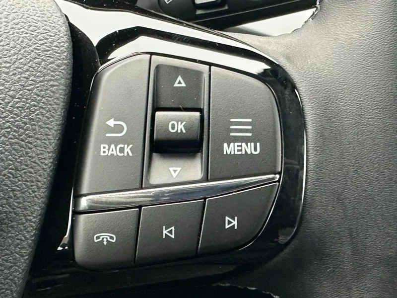 New 2026 Oxford White Ford Active FWD image 11