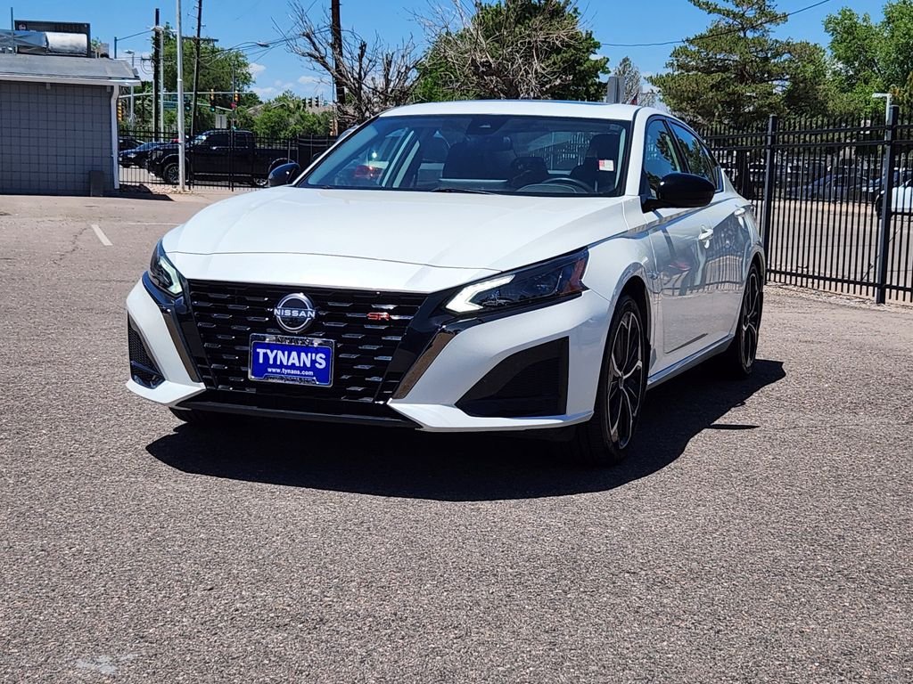 Certified Used 2023 White Nissan 2.5 SR image 3