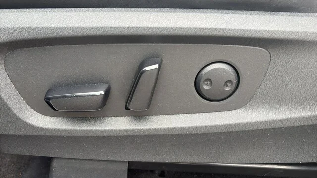 Used 2023 Pearl White Tricoat Nissan Platinum image 14