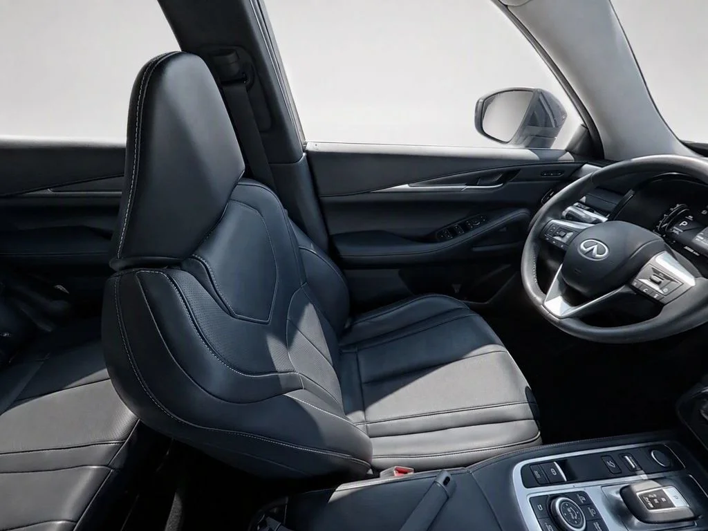 Used 2024 Silver INFINITI LUXE image 20
