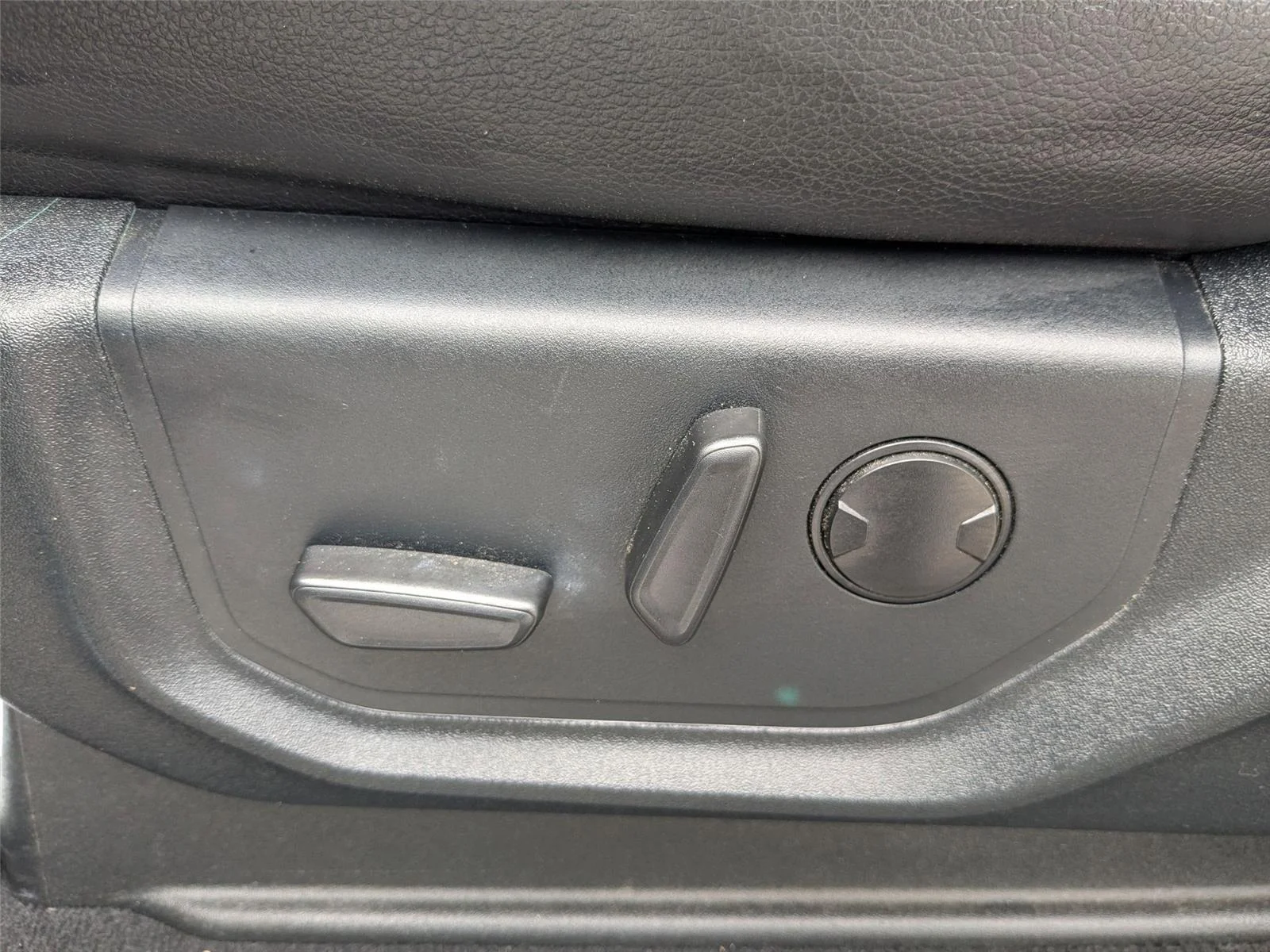 Used 2021 Carbonized Gray Metallic Ford LARIAT image 15