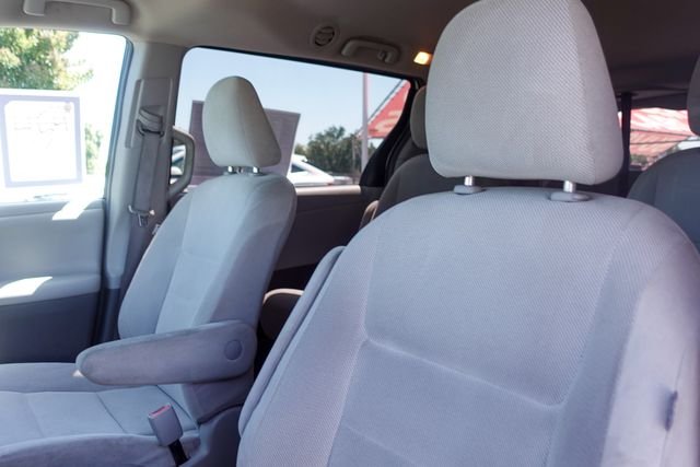 Used 2017 White Toyota L image 22