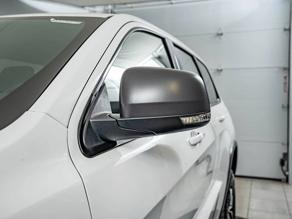 Used 2019 Bright White Clearcoat Jeep Trailhawk image 9