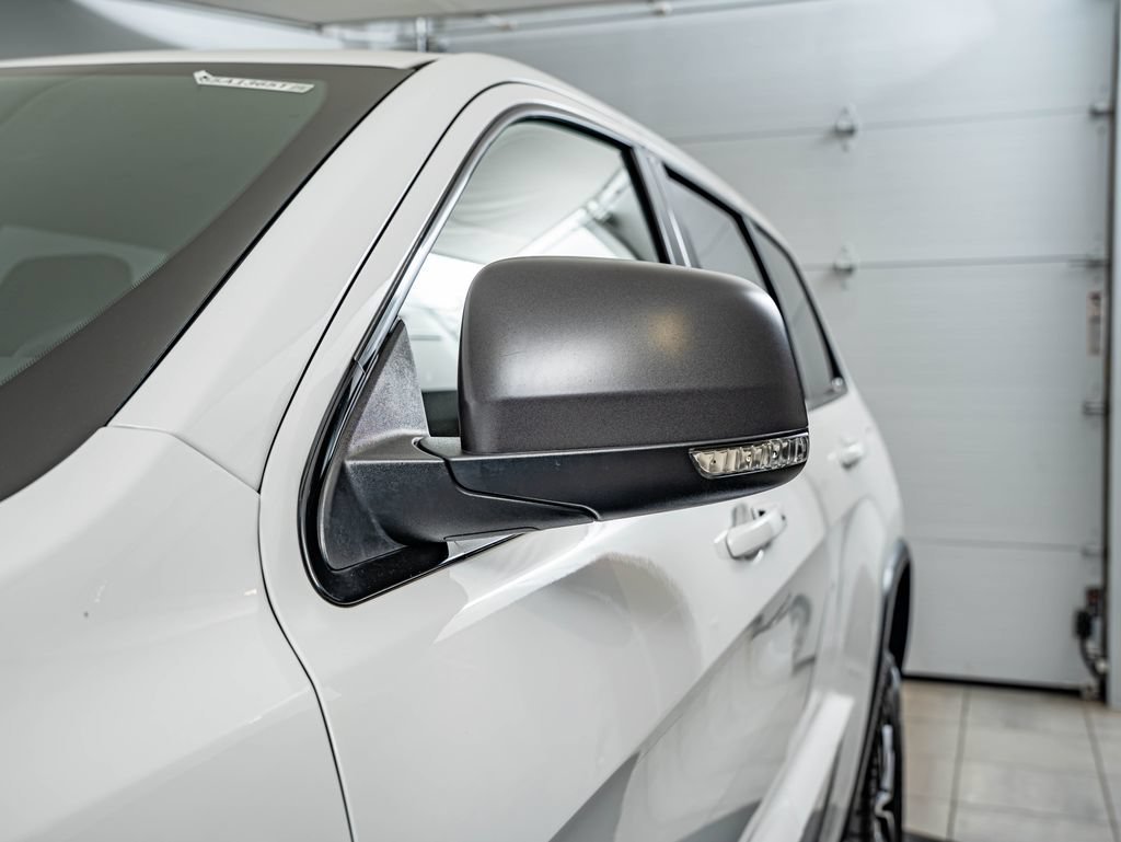 Used 2019 Bright White Clearcoat Jeep Trailhawk image 9