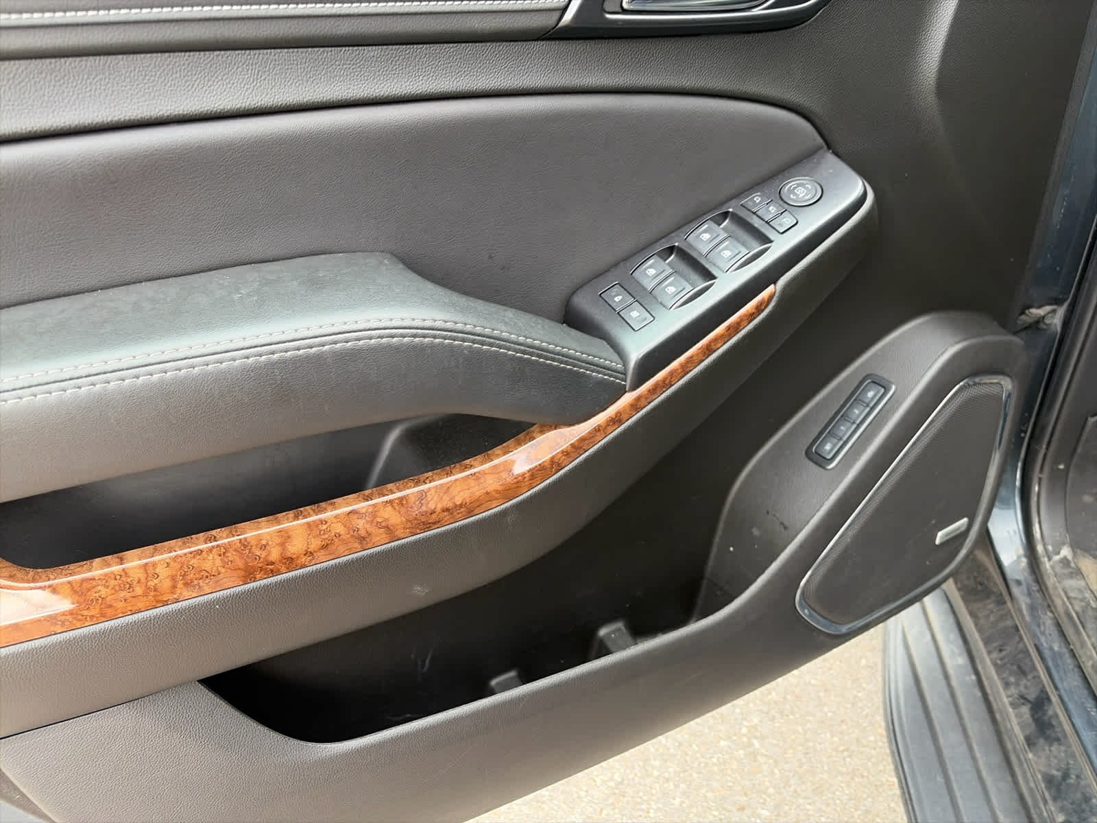 Used 2019 Shadow Gray Metallic Chevrolet Premier image 33
