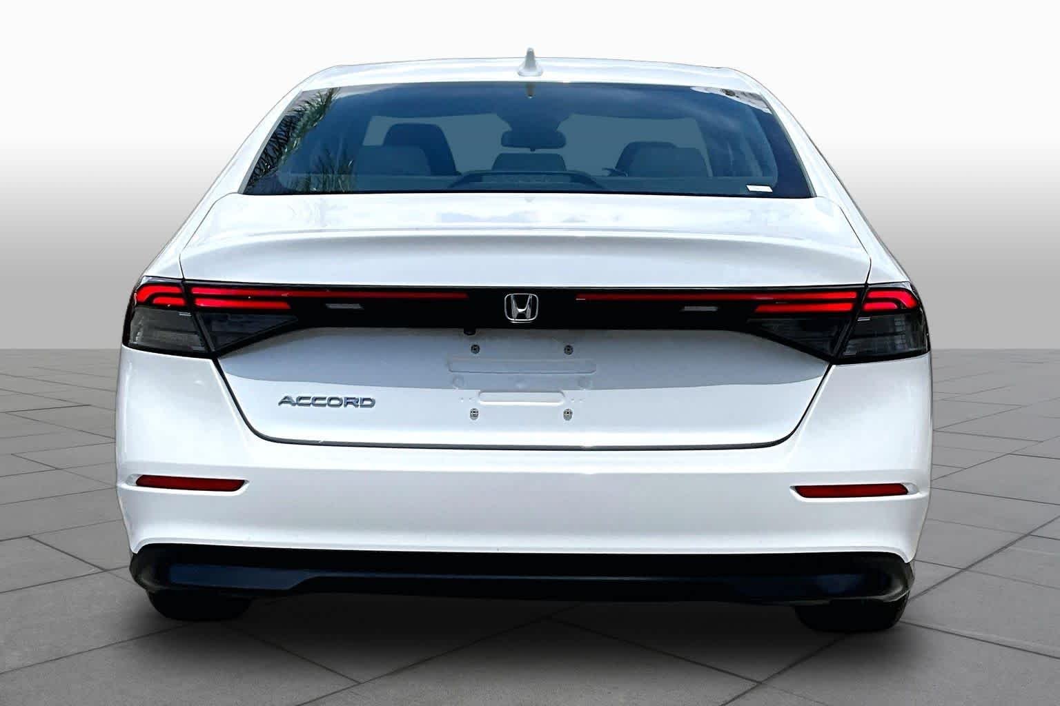 Used 2023 Platinum White Pearl Honda LX image 5