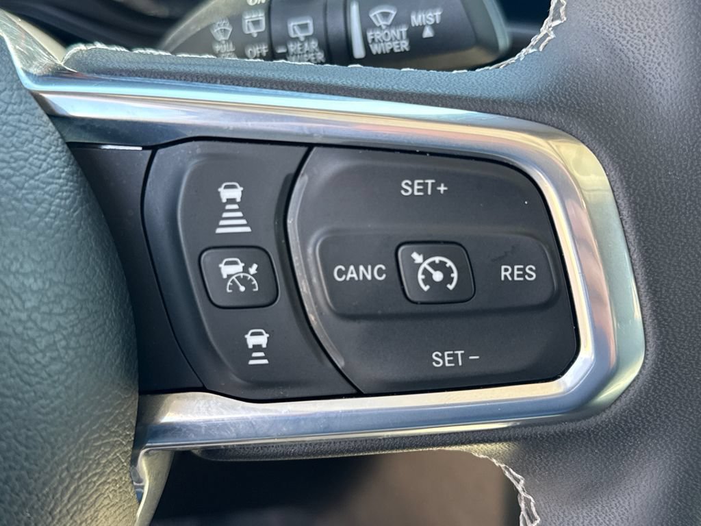 Used 2025 White Jeep 4-Door Sahara 4x4 image 20