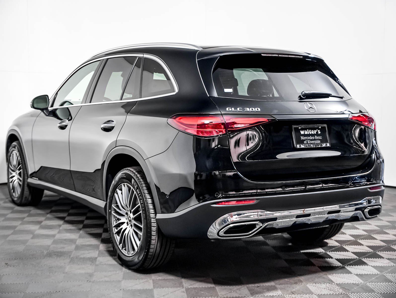 New 2026 Black Mercedes-Benz GLC 300 image 2