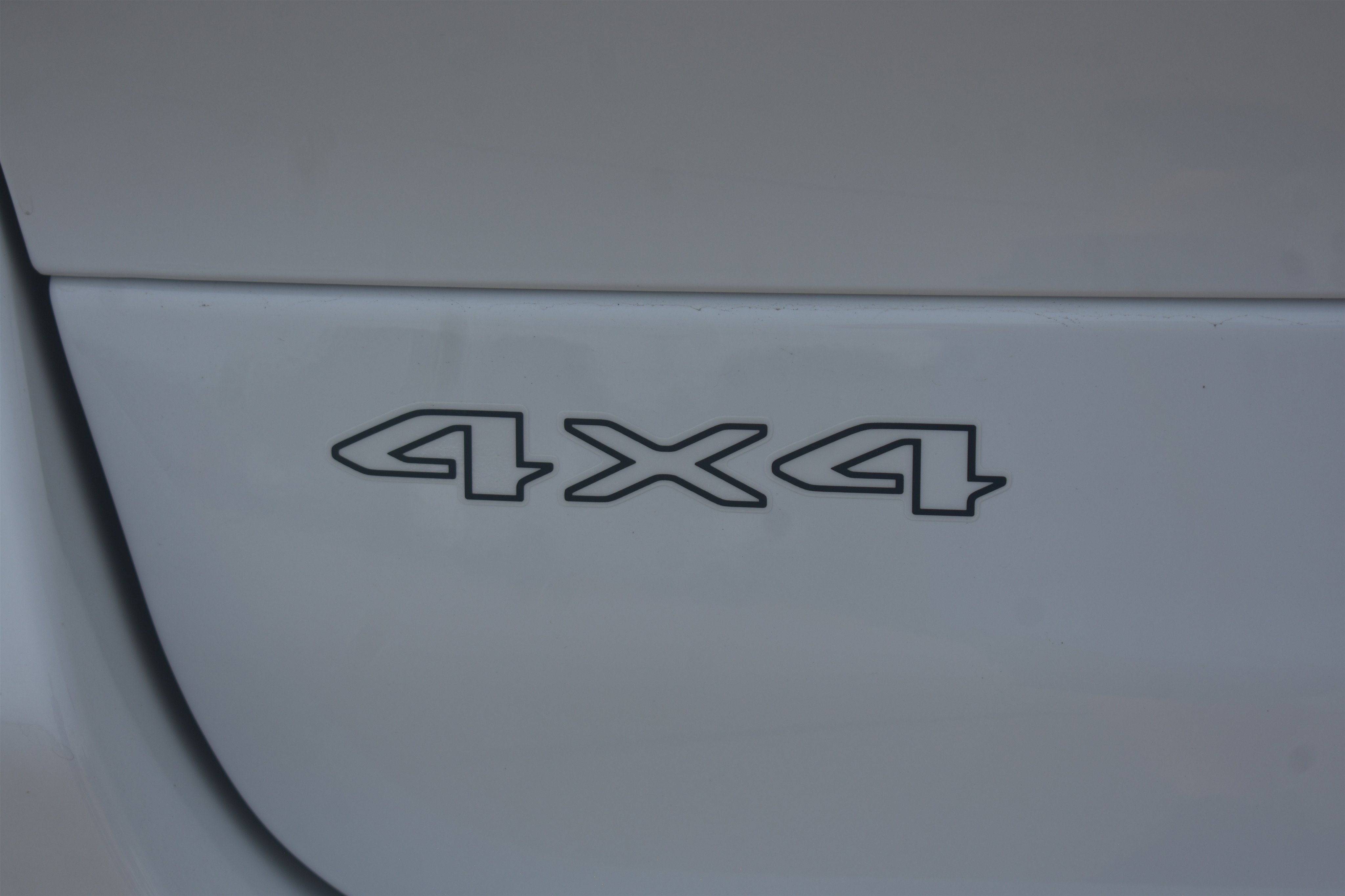 New 2026 Bright White Clear-Coat Exterior Paint Jeep 85th Anniversary Edition image 7