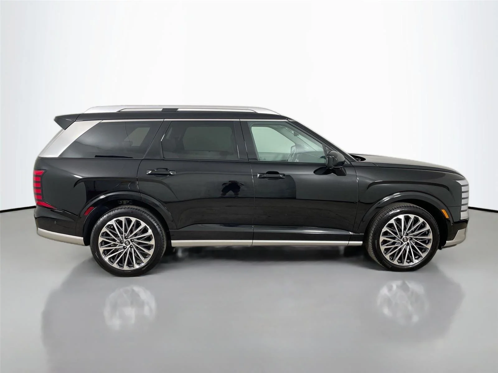 Used 2026 Abyss Black Pearl Hyundai Calligraphy image 18