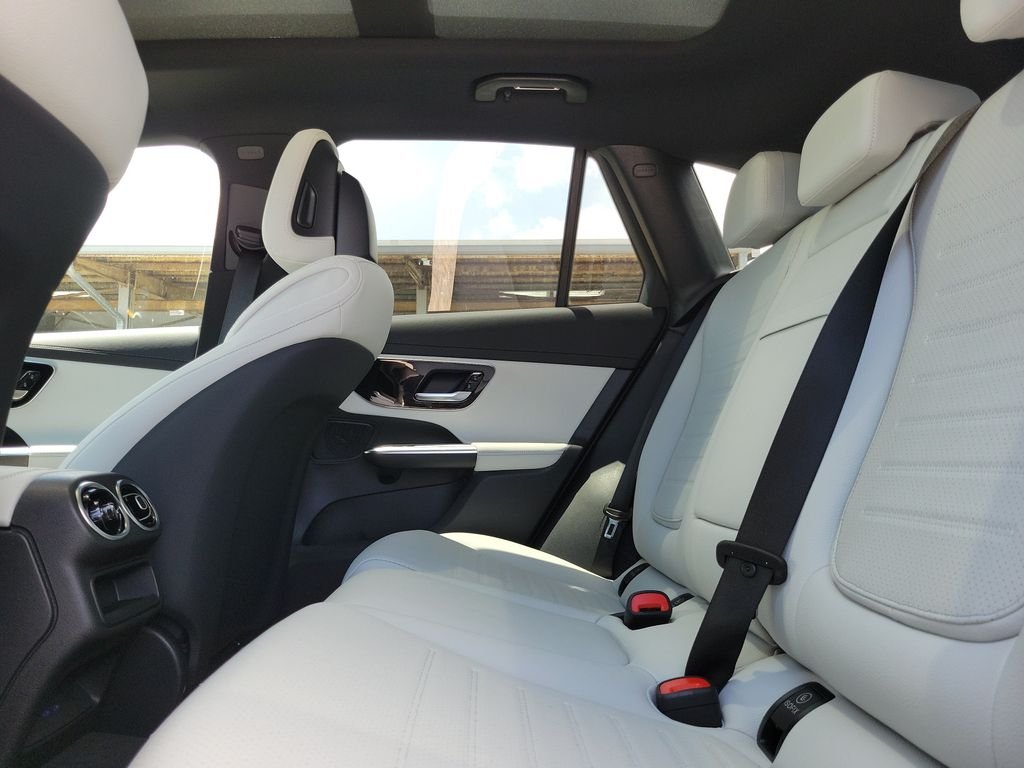 New 2027 Verde Silver Metallic Mercedes-Benz GLC 300 image 10
