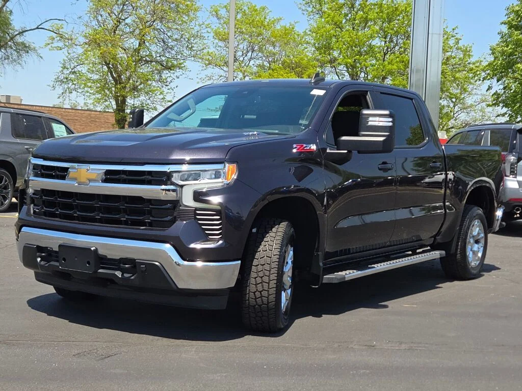 Used 2022 Gray Chevrolet LT image 5