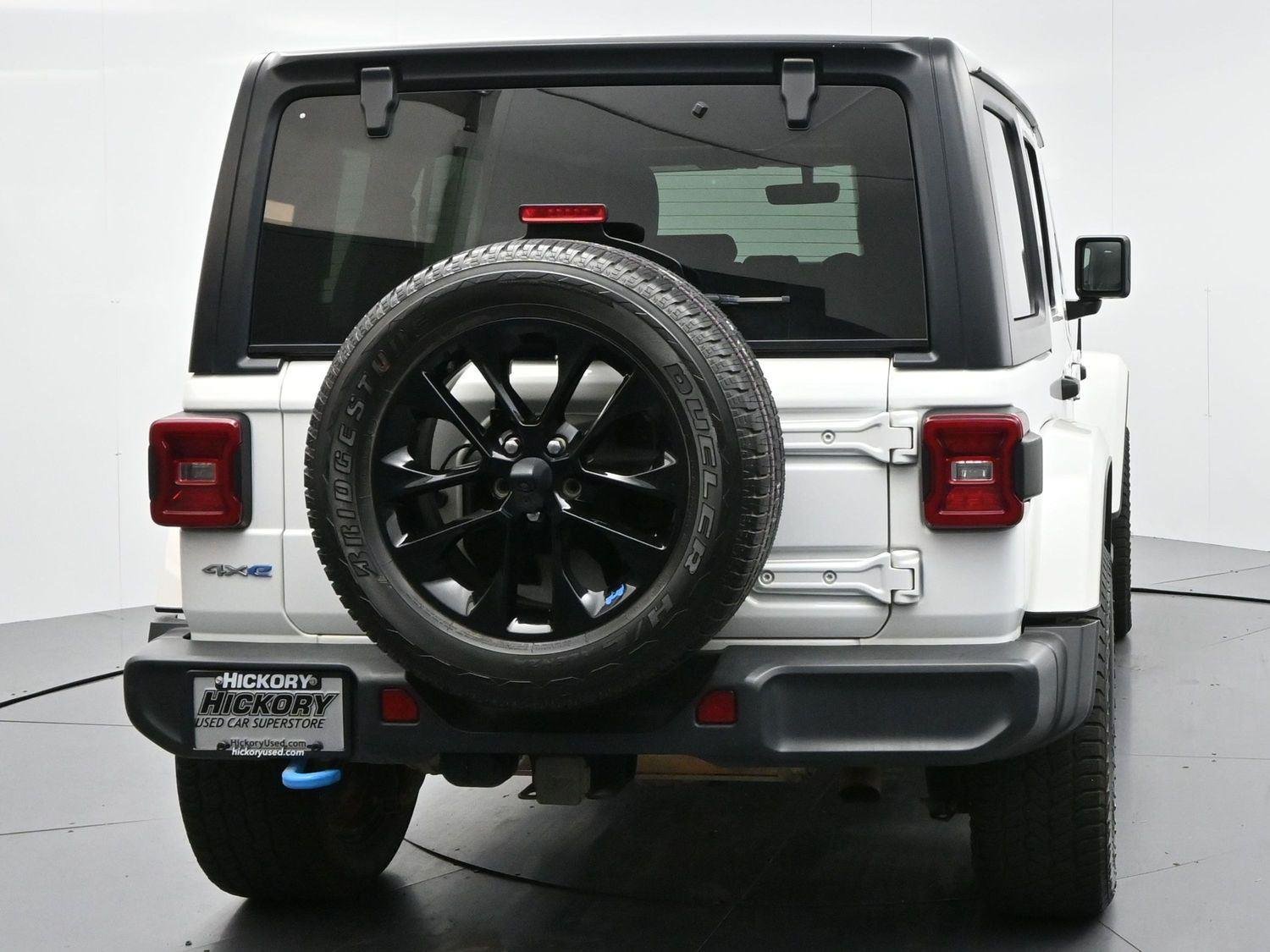 Used 2022 Bright White Clearcoat Jeep Unlimited Sahara image 6