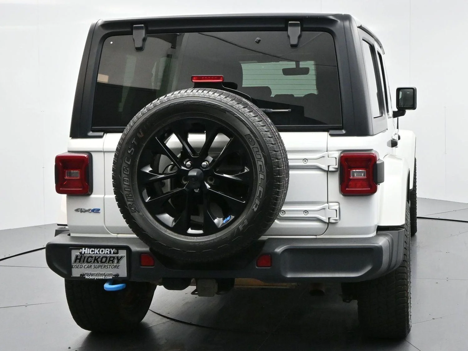Used 2022 Bright White Clearcoat Jeep Unlimited Sahara image 6