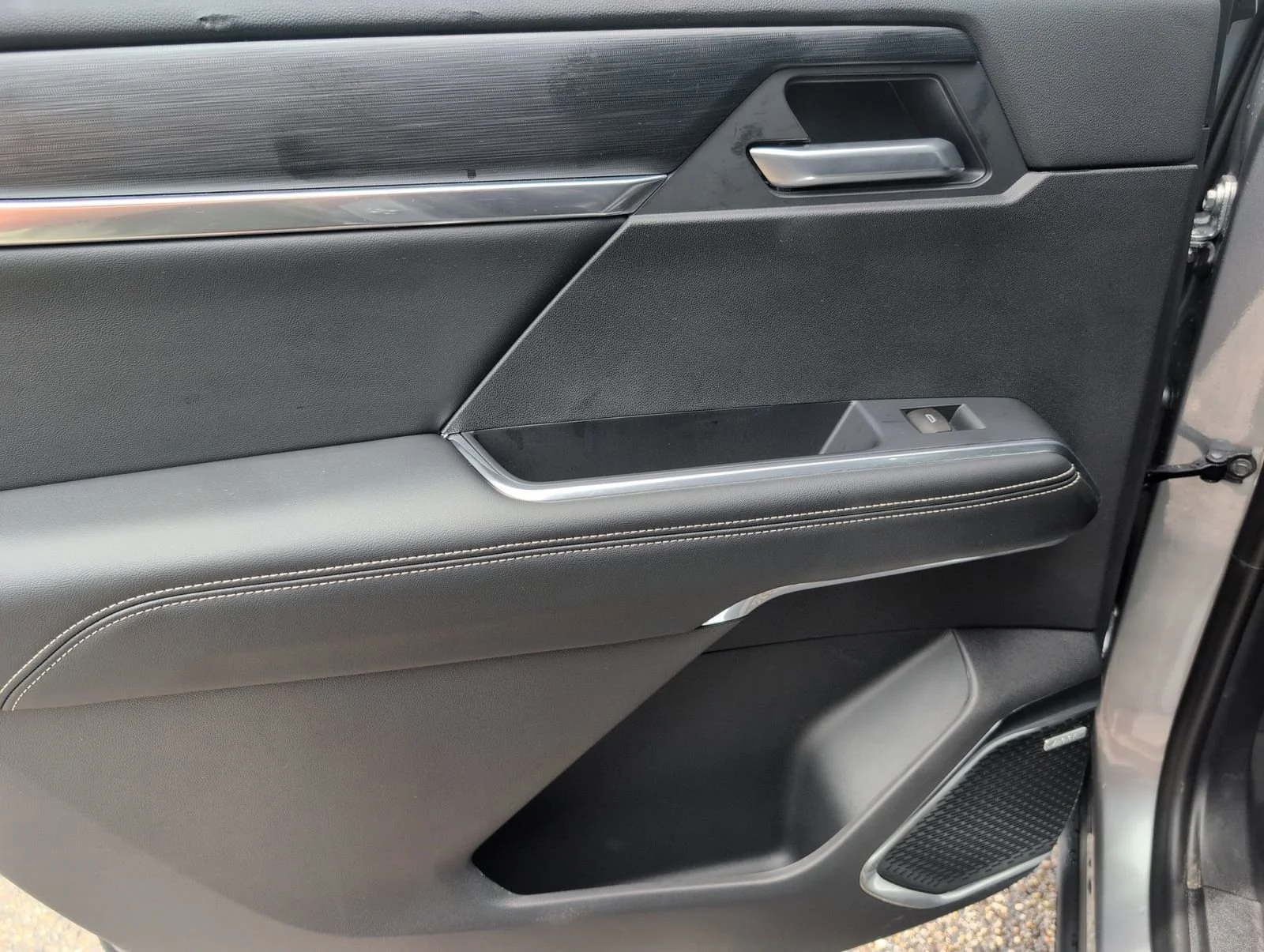 New 2026 Sterling Metallic GMC Elevation image 33