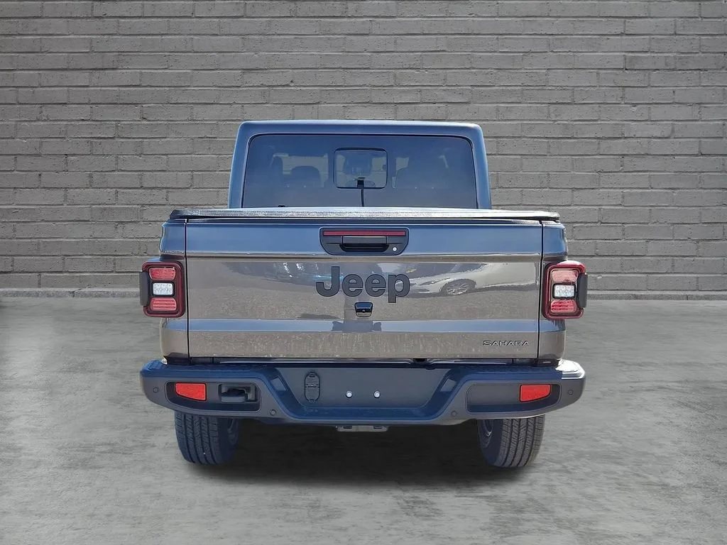 New 2026 Granite Crystal Metallic Clearcoat Jeep Sahara image 7