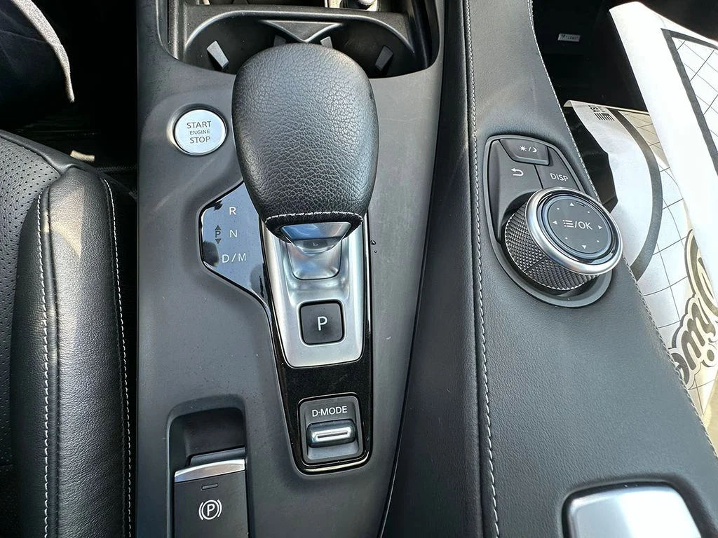 Used 2023 White INFINITI LUXE image 30
