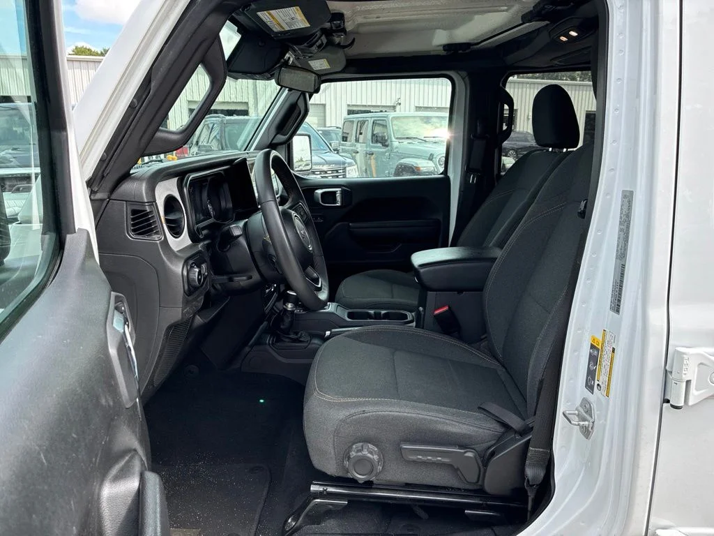 Used 2024 White Jeep Sport S image 11