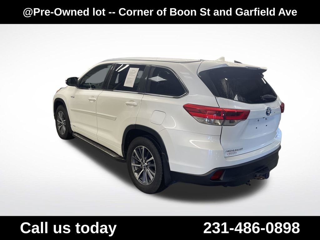 Used 2017 White Toyota XLE image 3