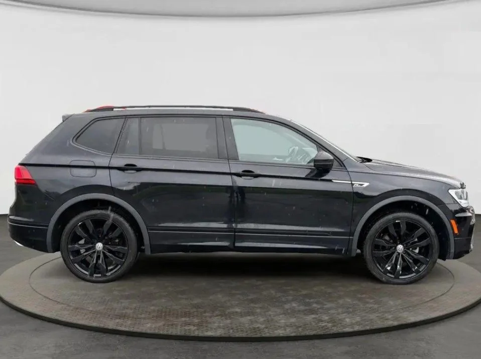 Used 2021 Black Volkswagen 2.0T SE R-Line Black image 9