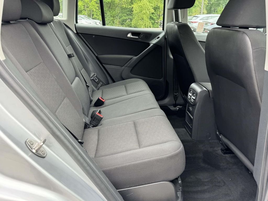 Used 2018 Silver Volkswagen 2.0T image 15