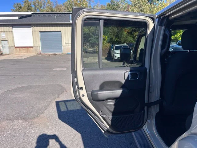 Used 2022 Beige Jeep Unlimited Sahara image 15