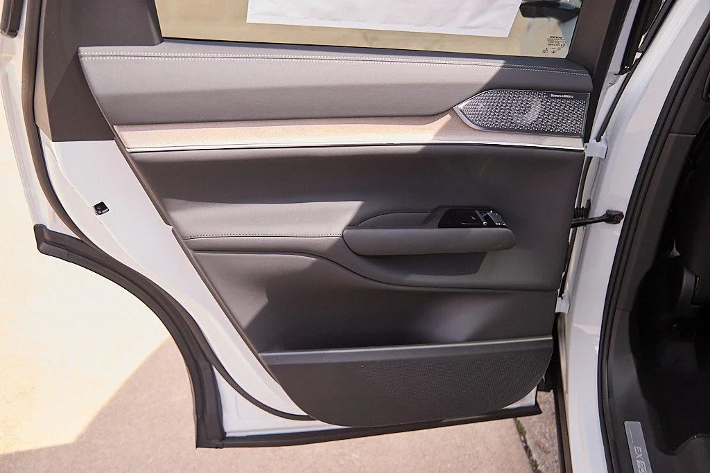 2025 Volvo EX90 Ultra - Photo 18