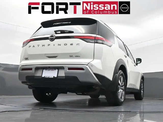 Used 2022 White Nissan SL image 38