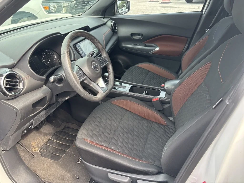Certified Used 2021 White Nissan SR image 5