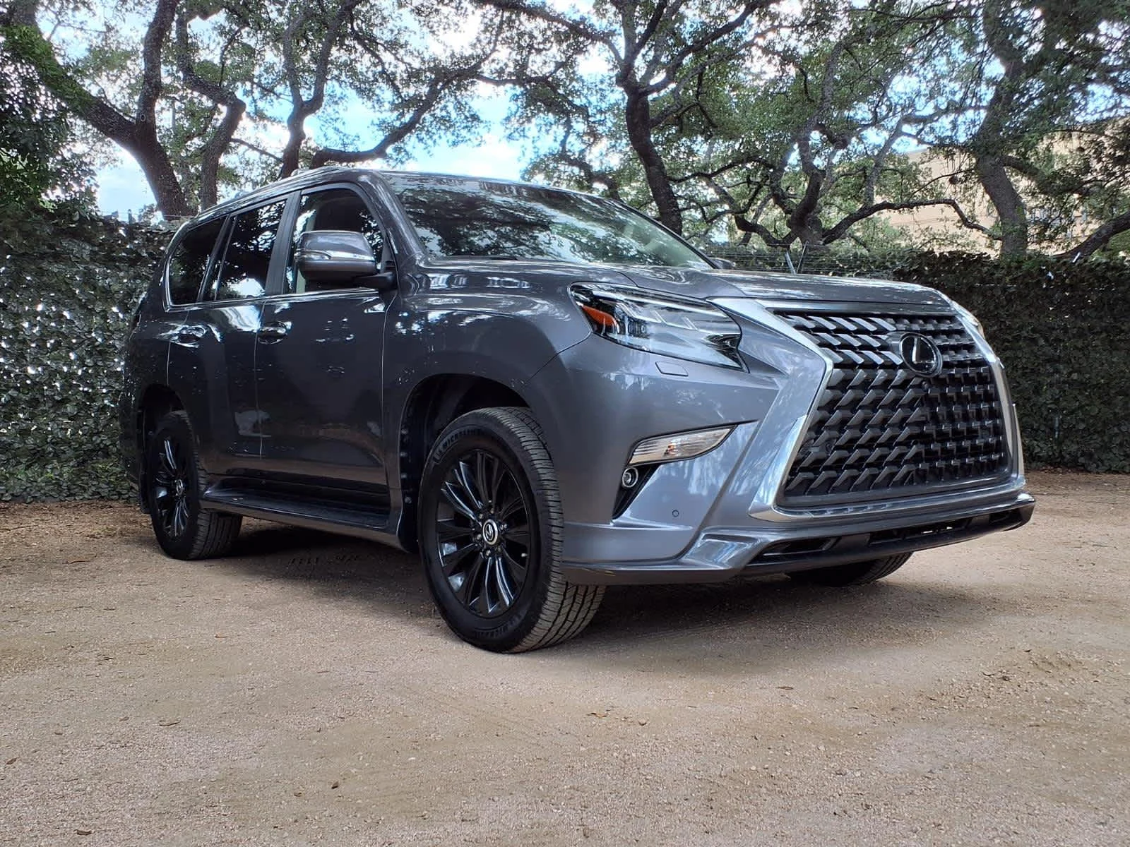 Used 2023  Lexus GX 460 Luxury image 4