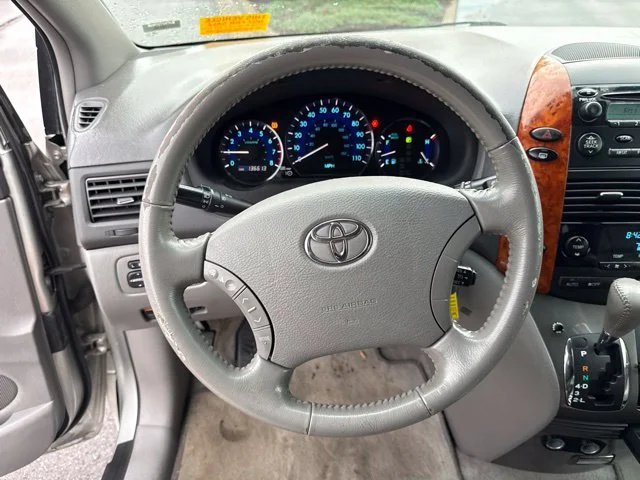 Used 2008 Silver Shadow Pearl Toyota XLE image 16