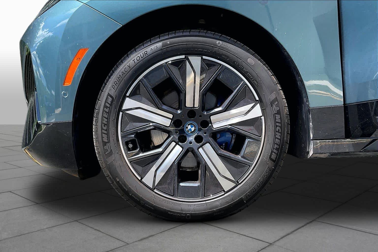 Used 2023 Blue Ridge Mountain Metallic BMW xDrive50 image 10