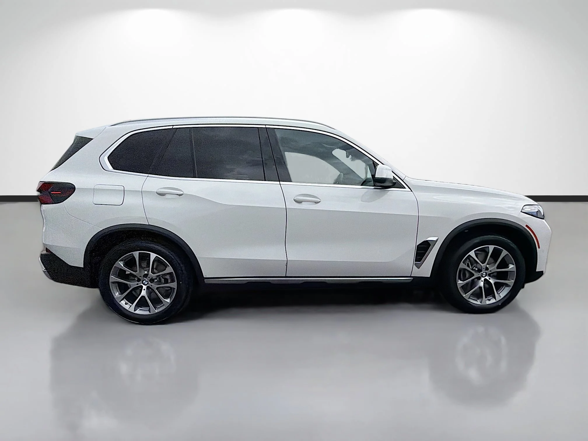 New 2026 Alpine White BMW xDrive40i image 2
